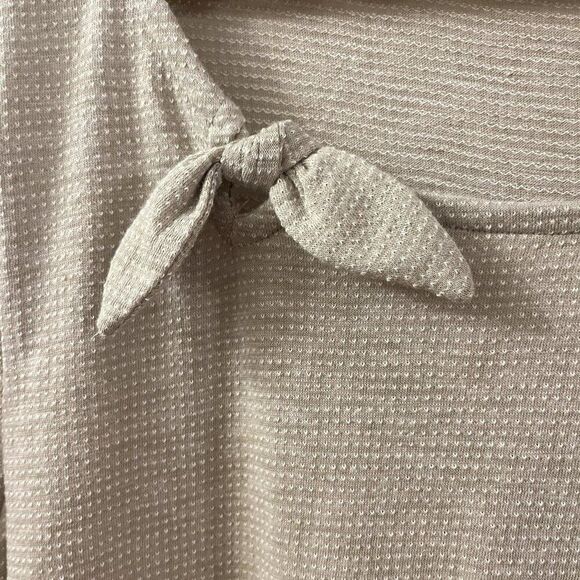 Talbots Beige Bow Detail T-Shirt – Size Medium, EUC - Picture 5 of 7